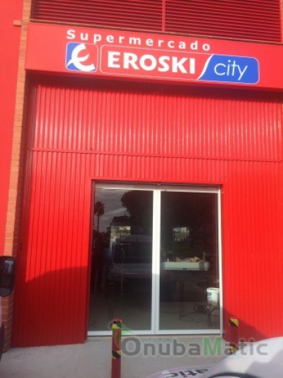 Isntalación de 2 puertas de cristal automaticas con perfileria en supermercado Eroski de Mazagón (Huelva)