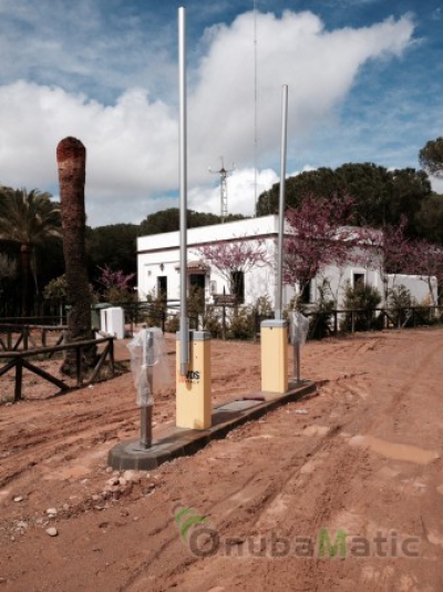 Barreras automáticas en camping Arrayan en la localidad de  Hinojos en Huelva