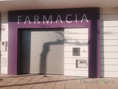 Persiana automatica de seguridad instalada en farmacia Punta Umbria - Huelva
