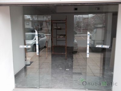 Puerta automatica de cristal en farmacia Punta Umbria