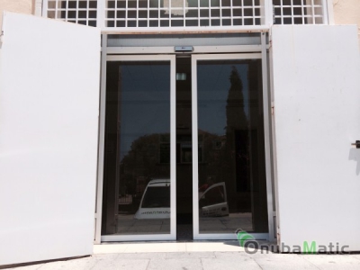 Puerta automatica de cristal en Instituto Diego Guzman y Quesada en Huelva