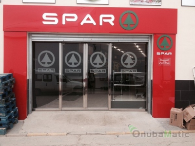 Puerta corredera cristal perfiles en aceros inoxidable en comercio Spar de Lucena