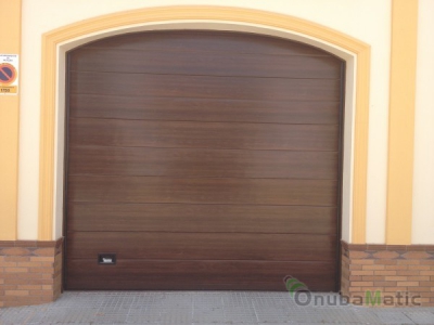 puerta seccional imitacion madera