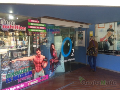 Puertas automáticas de cristal en centro deportivo o2 de Huelva