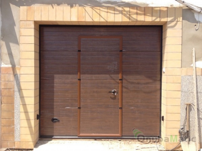 Puertas seccional en garajes privados en vivienda de La Palma del Condado