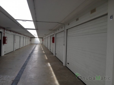 Puertas seccionales en garajes privados en adosados de Isla canela en Ayamonte
