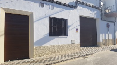 Instalación Puerta seccional y persiana seguridad en Moguer (Huelva)