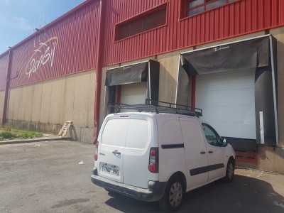 Puerta seccional industrial instalada en Aljaraque (Huelva)