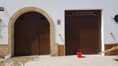 Puertas seciconales automáticas en El Rocio (Huelva)